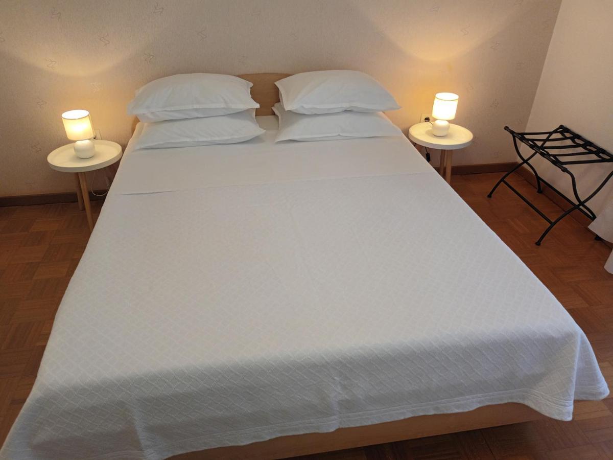 Leo Apartment